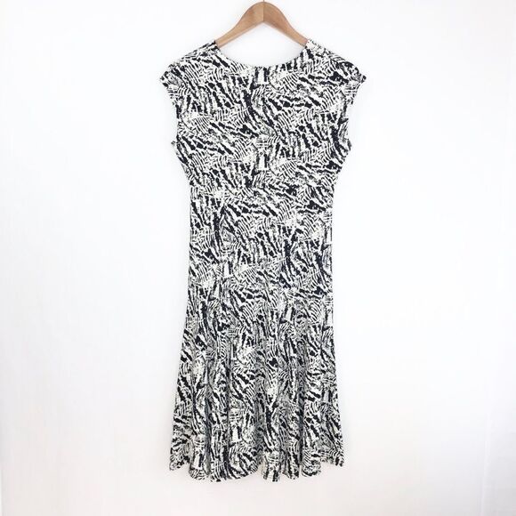 Talbots White Black Sleeveless Surplice V-Neck Pleated Fit & Flare Dress Size SP - Picture 2 of 9